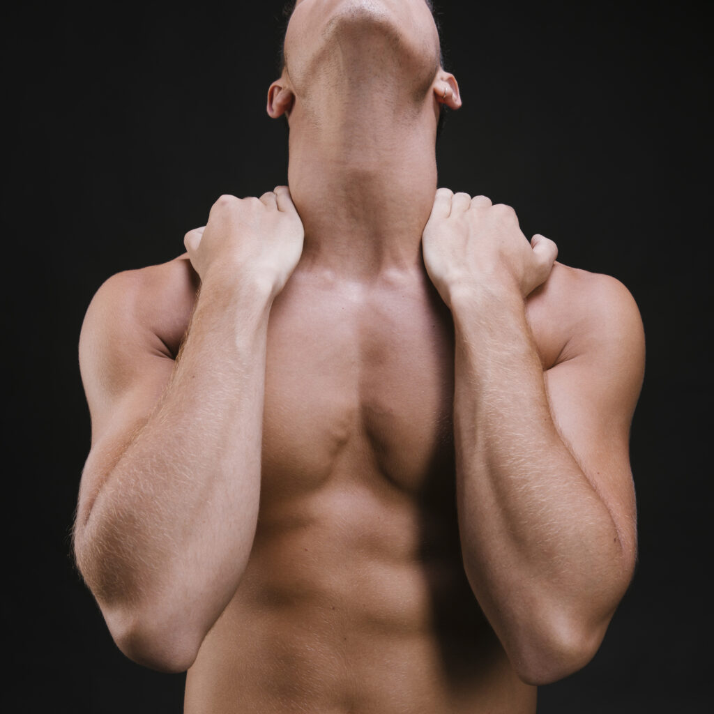 Alejo, a Colombian cam model, sharing his journey of success on Chaturbate.